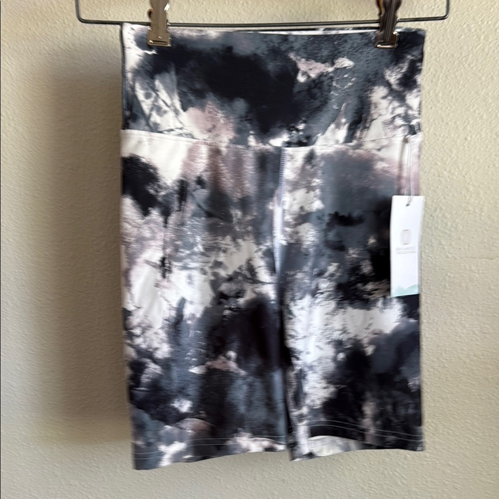 BALANCE COLLECTION SHORTS.